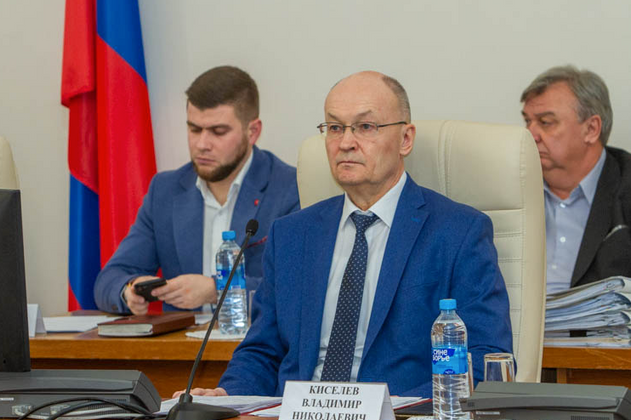    Спикер Заксобрания Владимирской области Владимир Киселев (фракция «Единая Россия»). Законодательное собрание Владимирской области