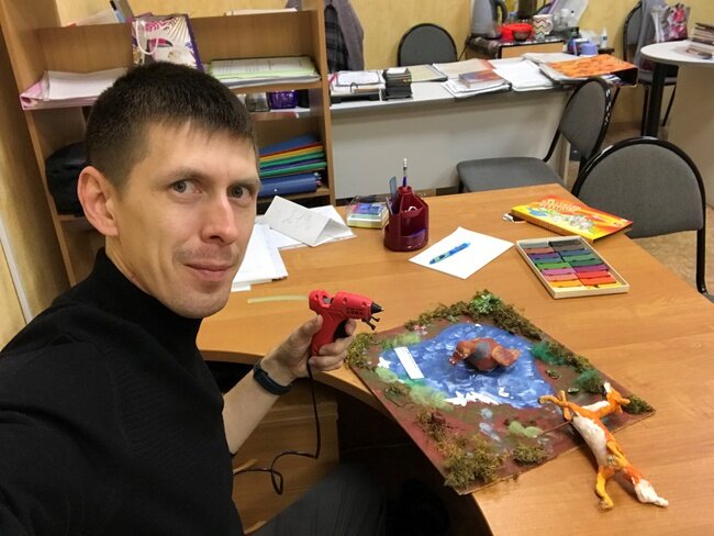 Поделка студентки в конкурсе сломалась. Нужно срочно восстановить!