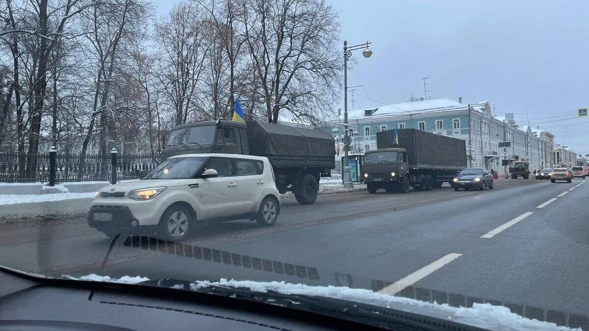    Военная техника с флагами Украины в Твери© Фото очевидца