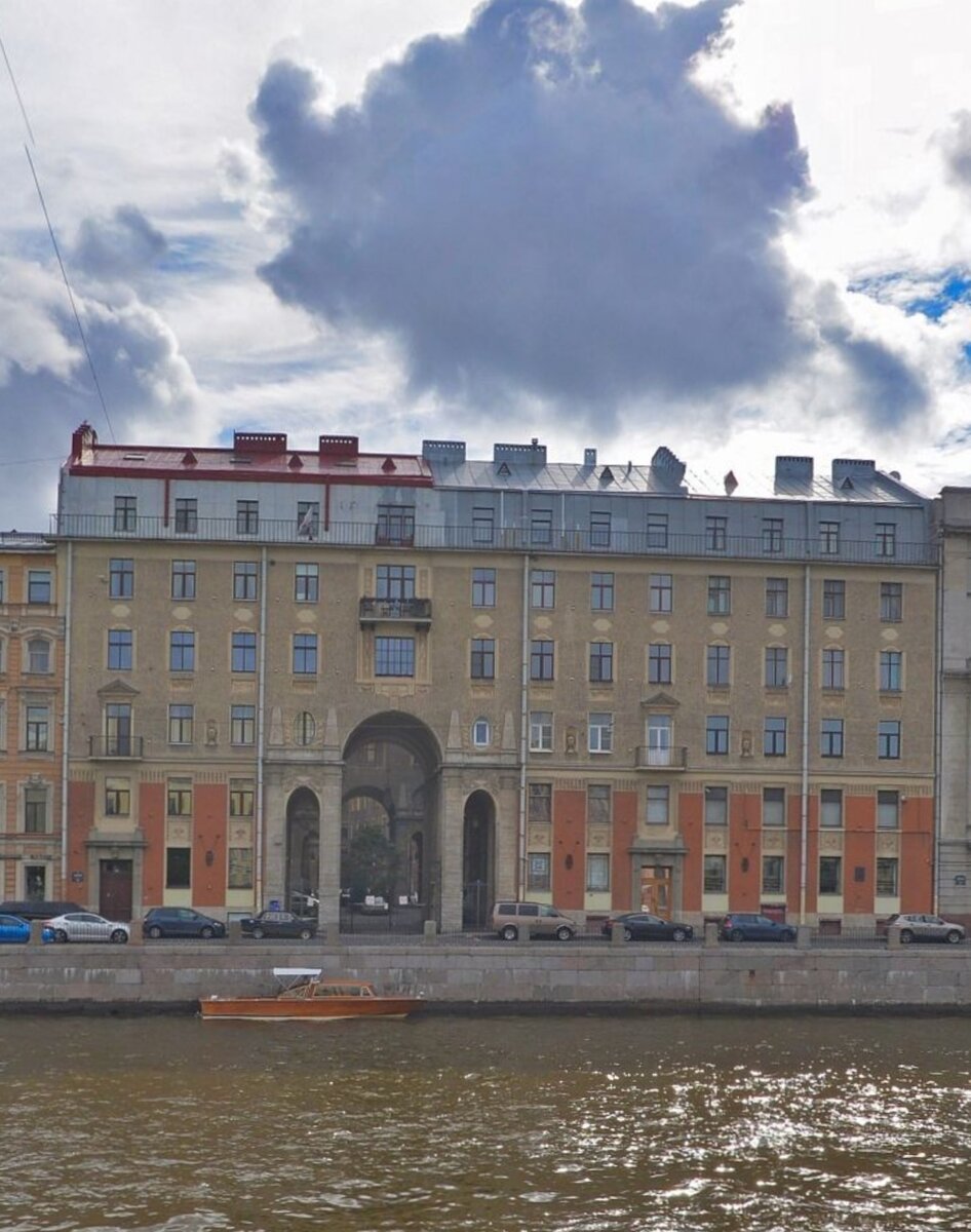 Толстовский дом со стороны Фонтанки 