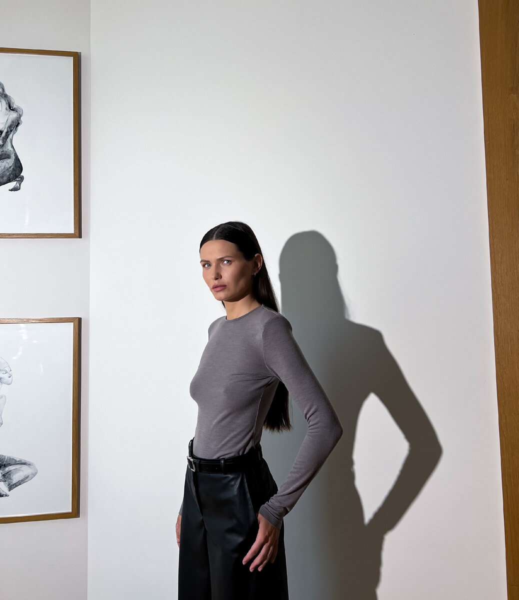 Лонгслив из итальянской вискозы и шерсти с подплечником — 6 900₽