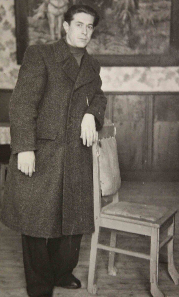 Дедушка в молодости.
