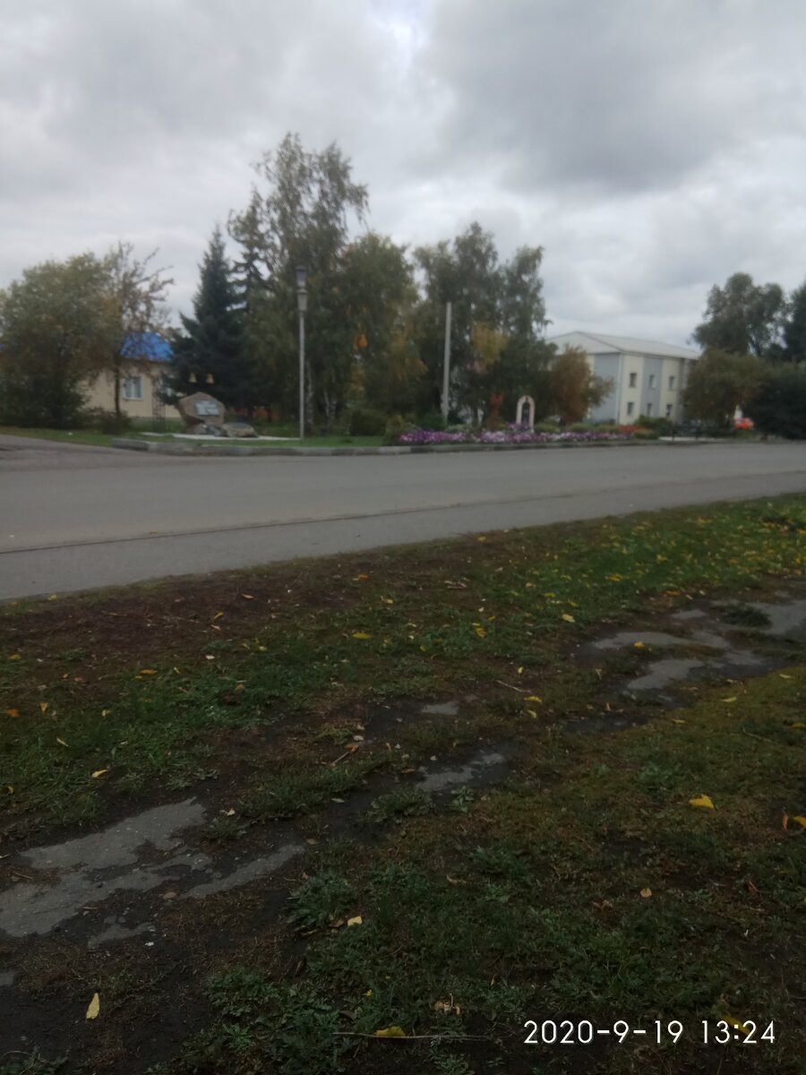 В нашем селе нет и никогда не было улицы Ленина. Есть улица Ленинградская