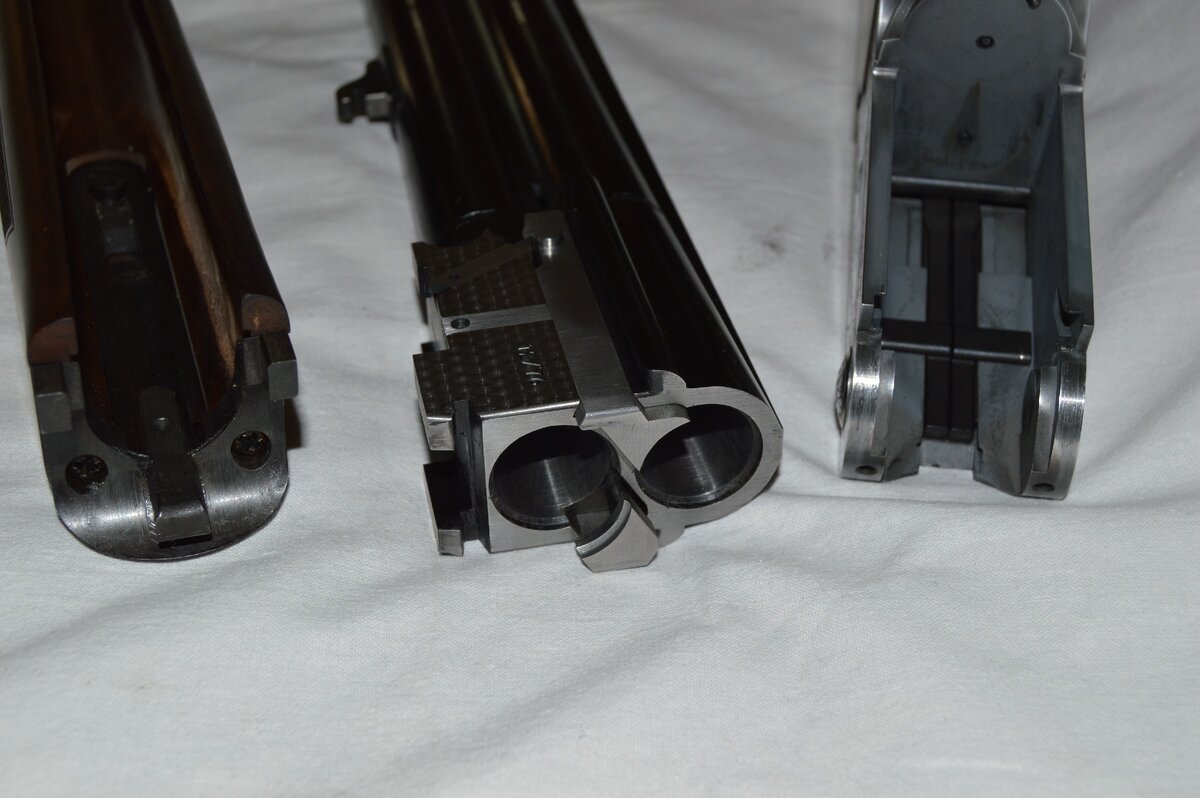 Ковка и фрезеровка - это основные технологические процессы при изготовлении ствола. По моему мнению гораздо большее значение чем изучение номера ружья имеет осмотр патронника и дульных устройств на соосность с каналом ствола.