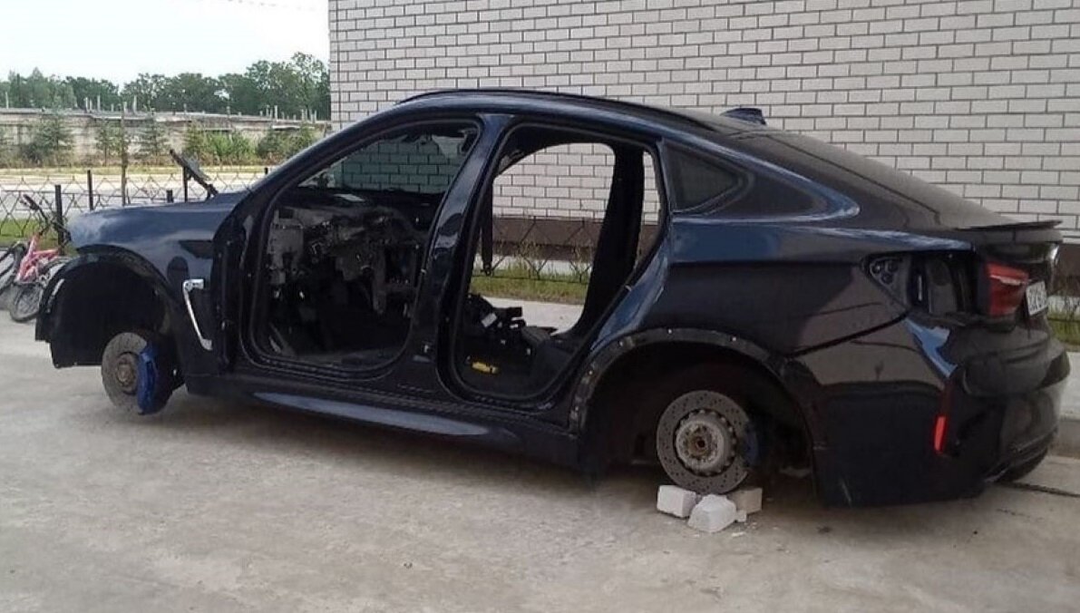 В некоторых городах увидеть во дворе разобранный за ночь "крузак" или "Х6", считалось почти нормой,  а вот владельцы бюджетных авто могли спать спокойно.