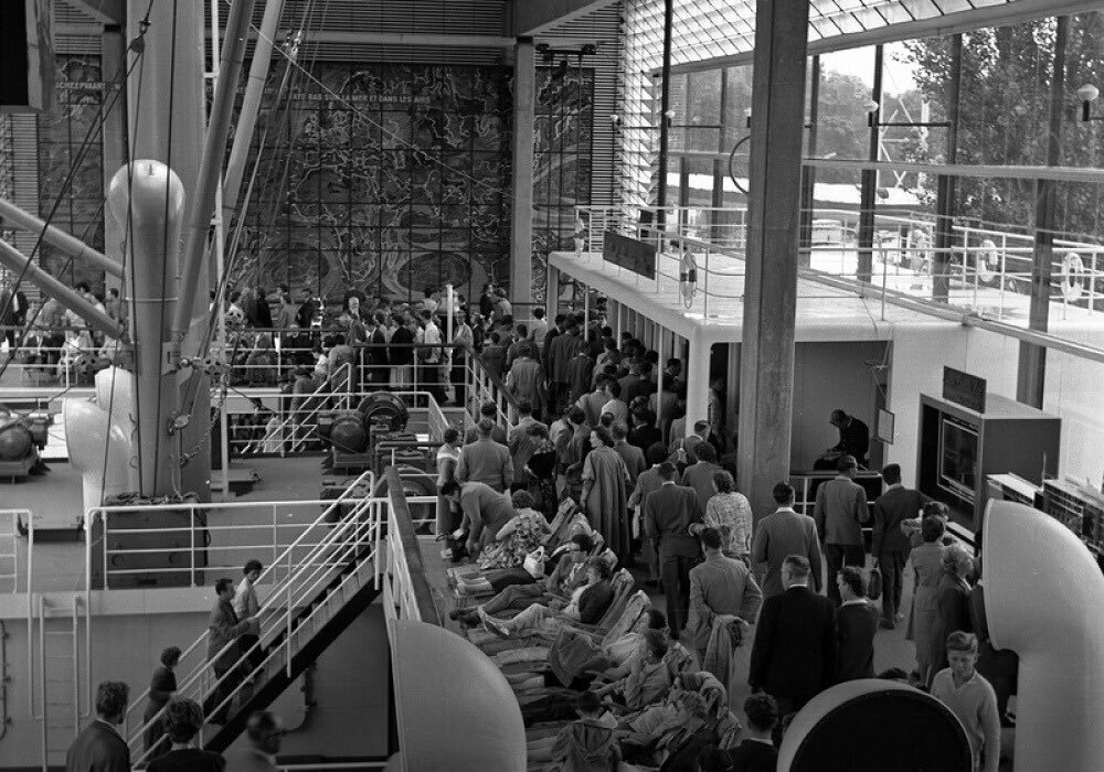 Знаменитая выставка 1958 года в Брюсселе. Советский павильон "МИР И ТРУД" был признан лучшим.