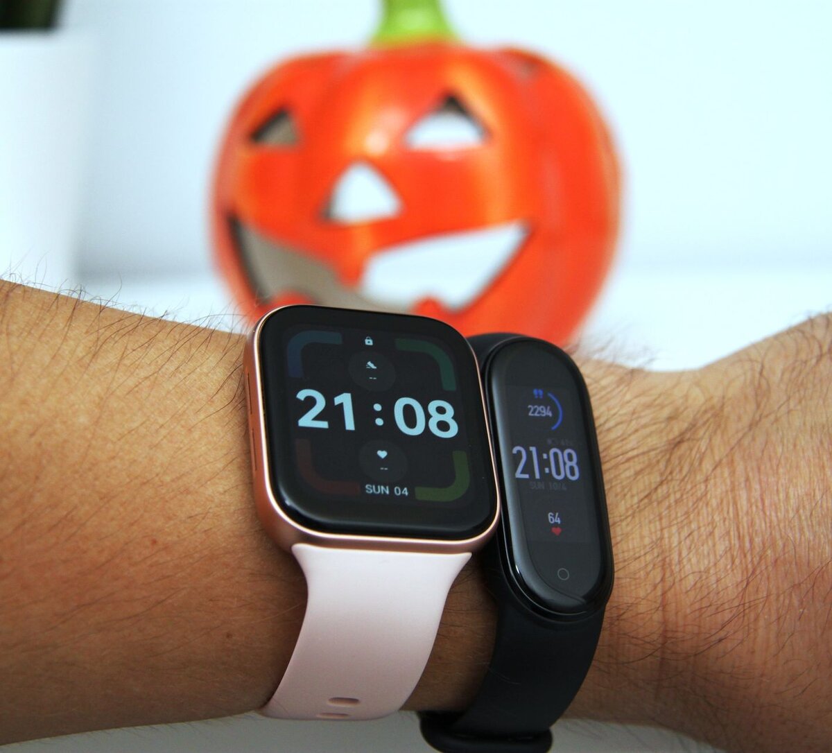 Apple Watch и Xiaomi Mi Band