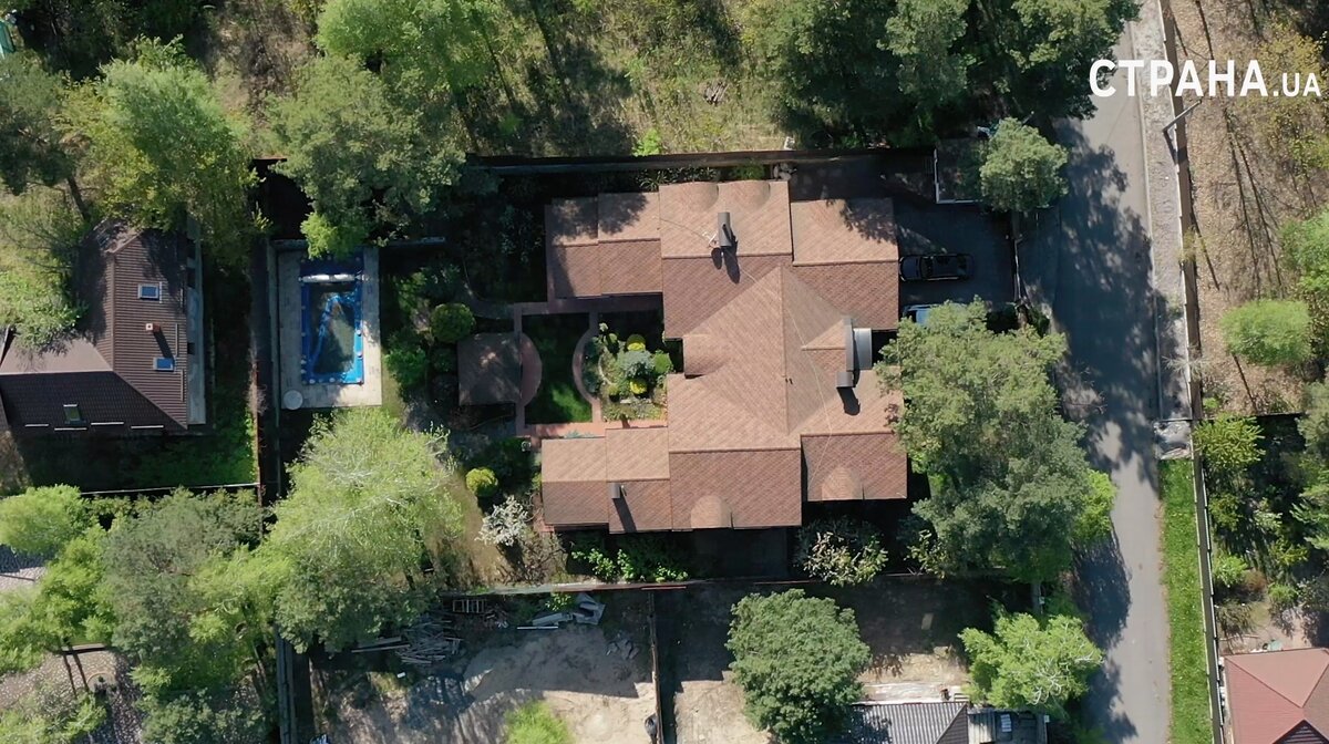 Особняк по документам принадлежит маме певицы, фото: Владислав Бовтрук, "Страна"