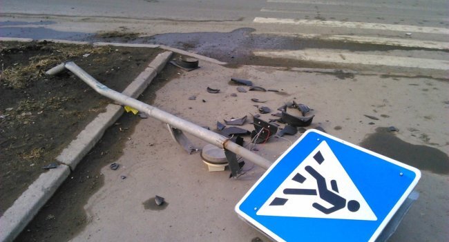 Если автомобилист наехал на дорожное ограждение или помял столбик на парковке, все это будет расцениваться как дорожно-транспортное происшествие