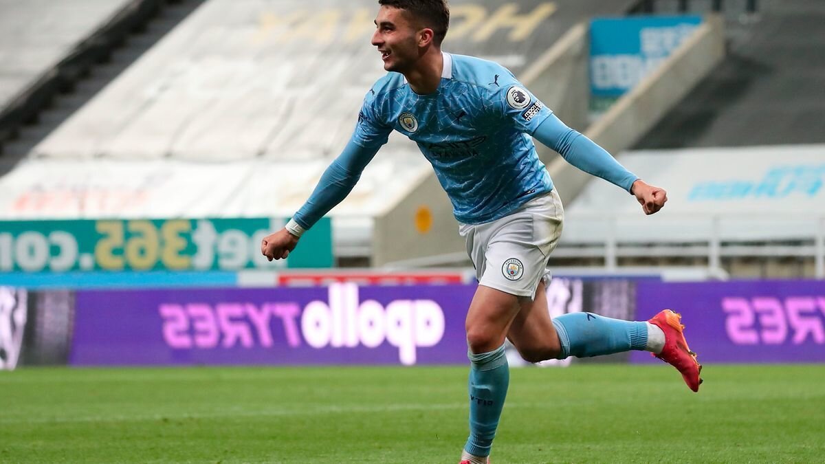 на фото: Ферран Торрес