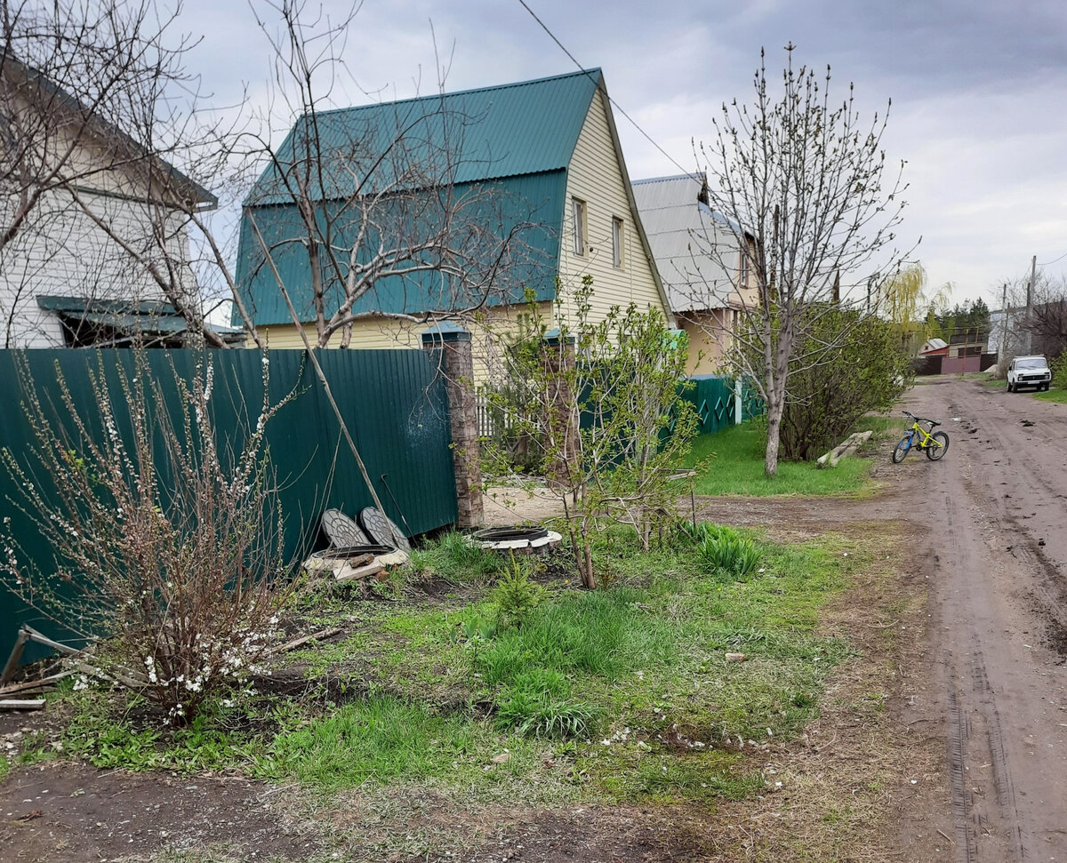 Фильтрующий колодец перед забором участка. Фото - Лебедев Андрей (с)