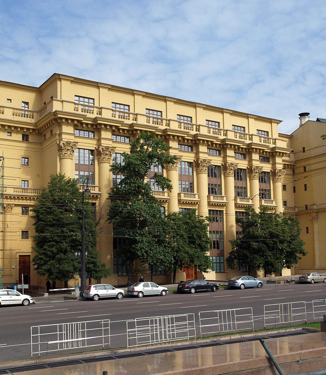 Дом жолтовского в москве