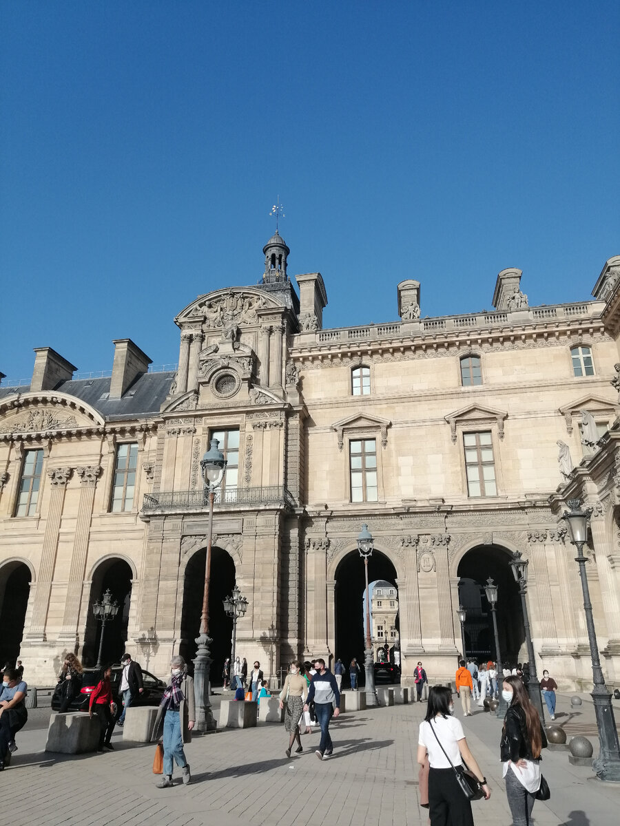 Лувр, вход с улицы Риволи