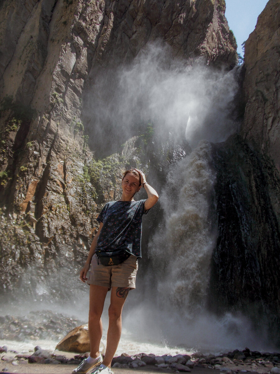 Высота водопада около 30 метров