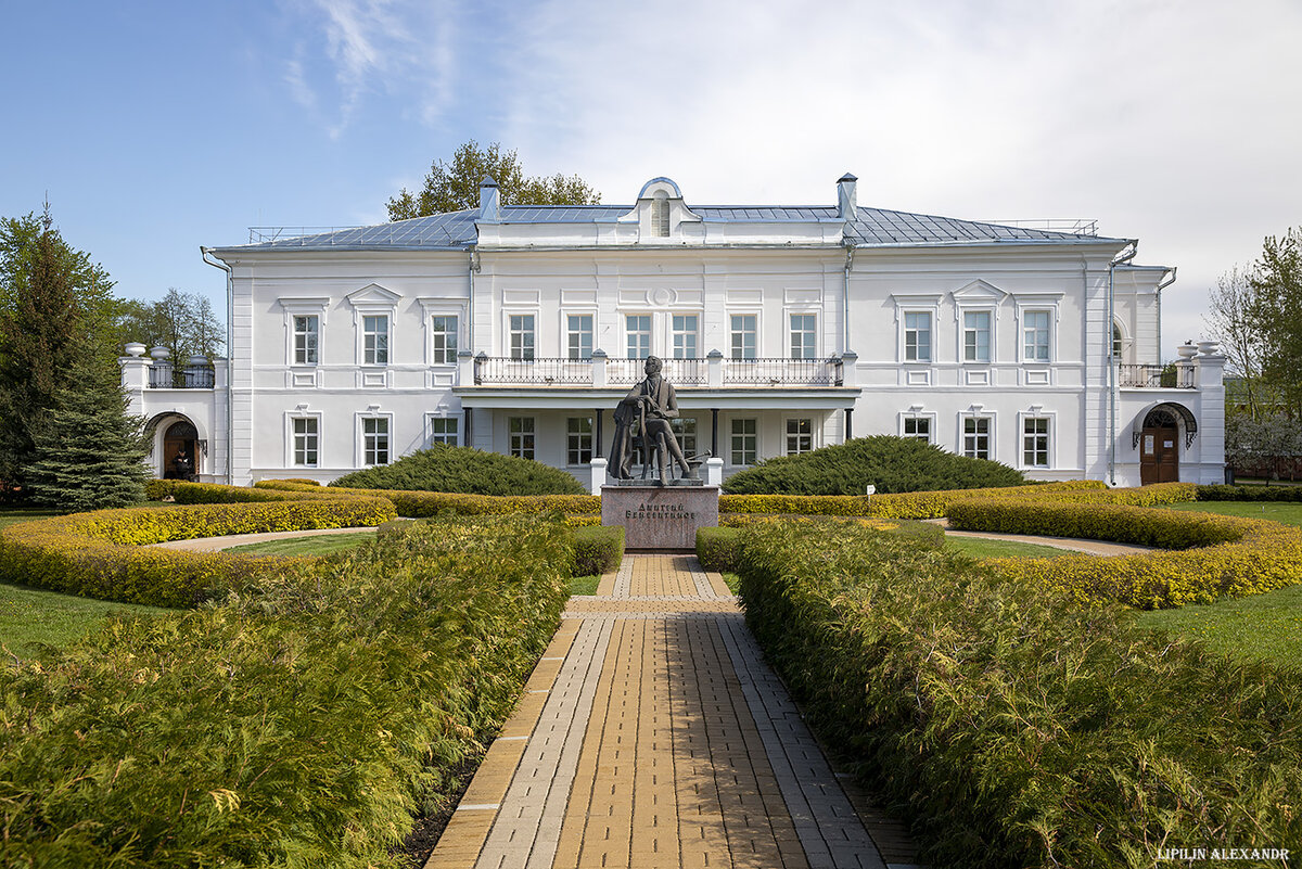 Усадьба Веневитинова расположена в селе Новоживотинное Рамонского района Воронежской области. (GPS:51.890501, 39.167912)