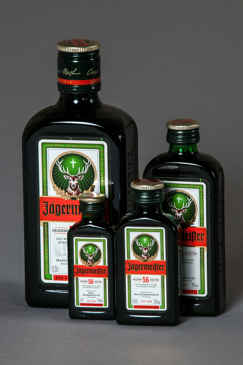 Знаменитый травянистый ликёр "Jagermeister"