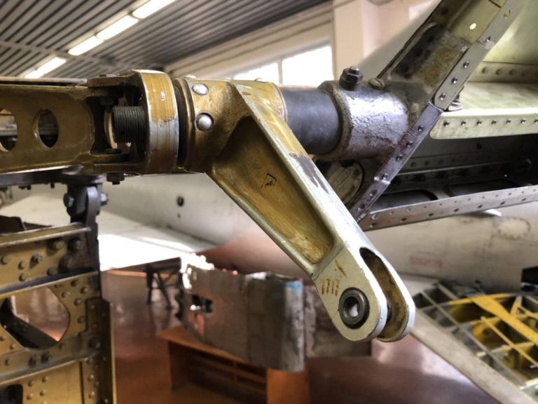 Качалка балочного типа самолета