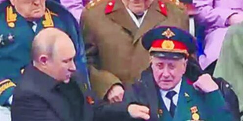Президент РФ Владимир Путин поправляет куртку ветерану Великой Отечественной войны Василию Пронину на Параде Победы в Москве 9 мая. Фото Яндекс. Картинки. 