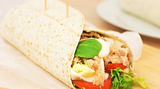 треугольники из лаваша. завтрак из лаваша. средиземноморские рыбные конвертики. конвертики из лаваша с курицей. тортилья чикен ролл.