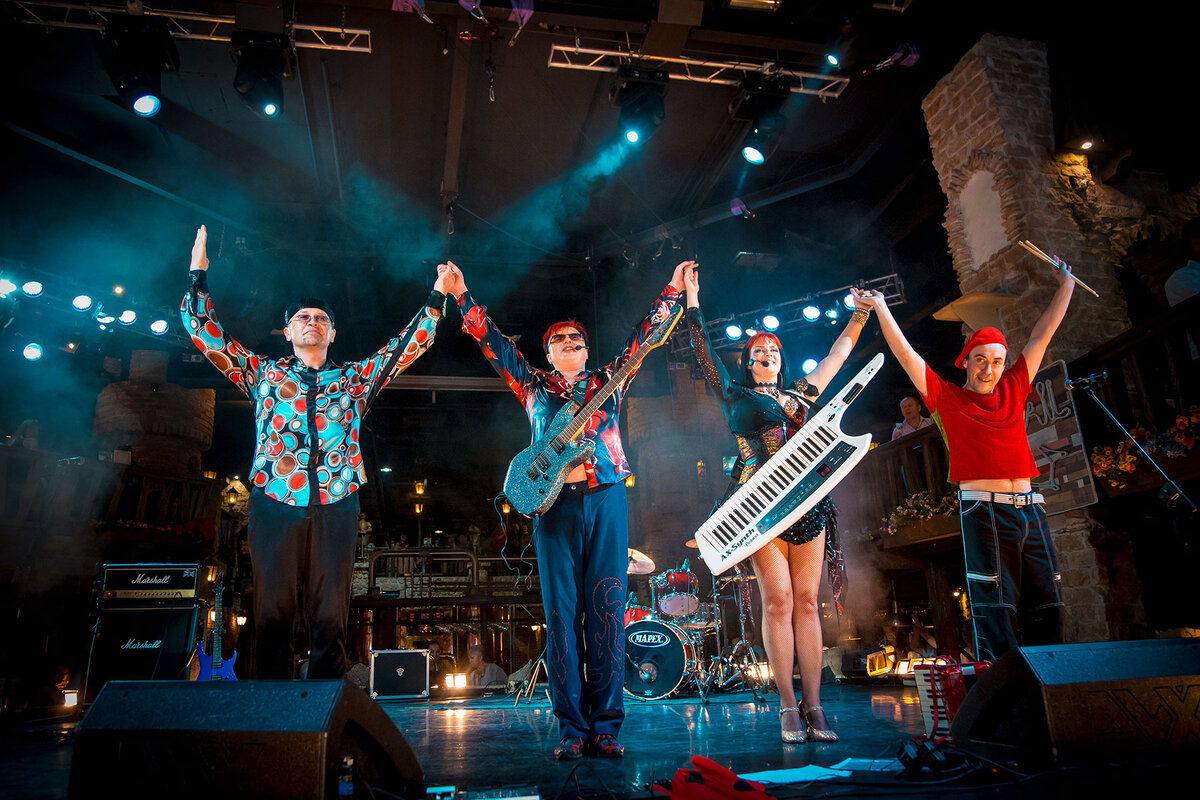 Всем привет! Когда мой сын был маленьким, он часто подходил ко мне и просил : " Пап, включи камусик".