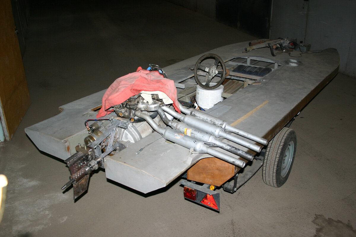 Так-то это авторские фото. Но я оставлю ссылку на оригинал публикации. Можете перейти почитать, что это за катамаран: https://zen.yandex.ru/media/trident_boat/volia-k-pobede-suscestvuet-stroiu-sportivnyi-katamaranglisser-r1500-5fb4ce7f392d4c199eb2dda9