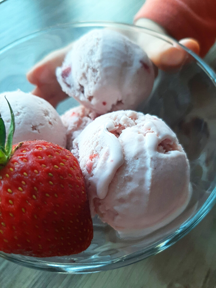 Клубничное домашнее мороженое. Фото автора 
