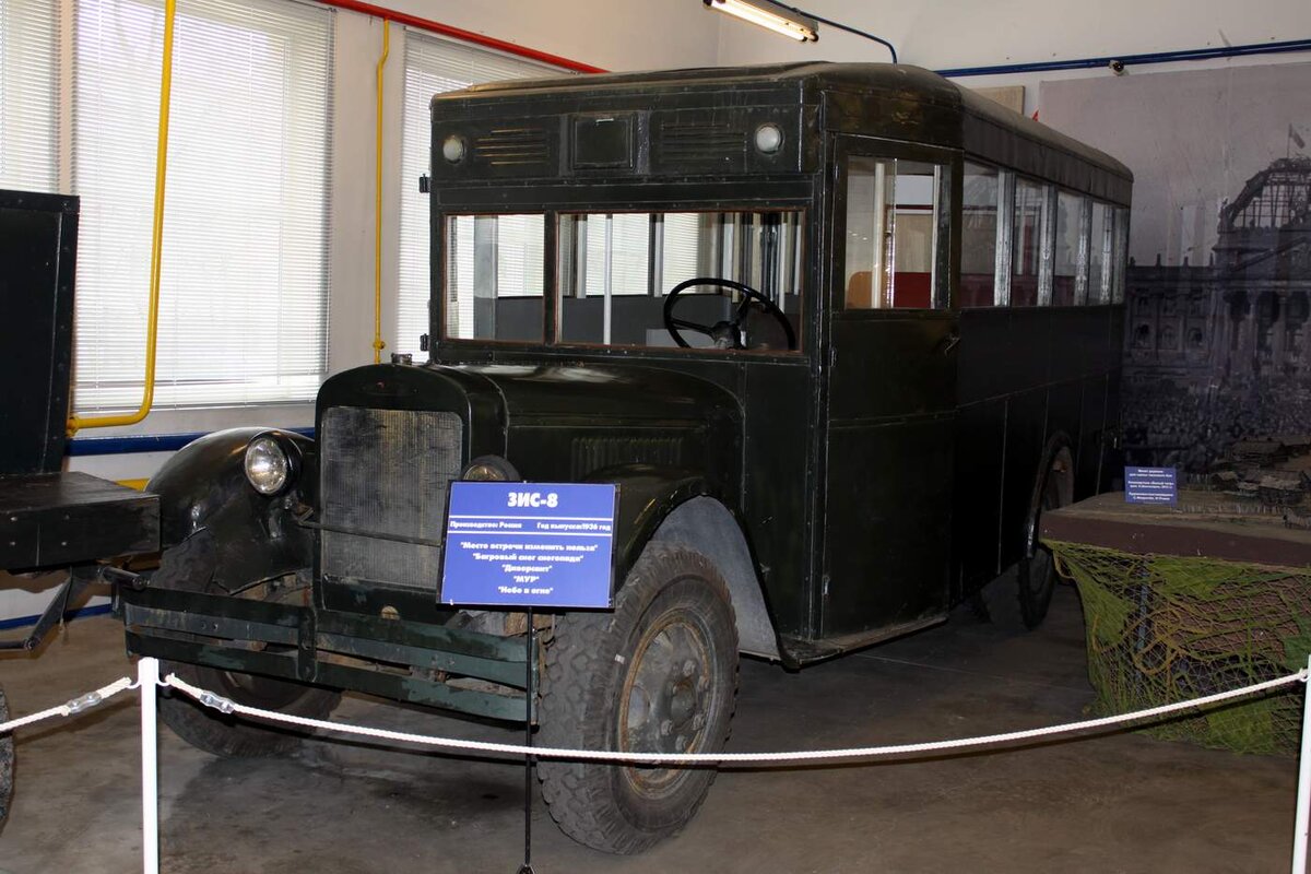 В галерее – ЗИС-8 и его близкий «коллега» ЗИС-11 на «Мосфильме» (фото сняты автором поста), а также для сравнения  трофейный Opel Blitz (снимок взят с форума perfectmodel)