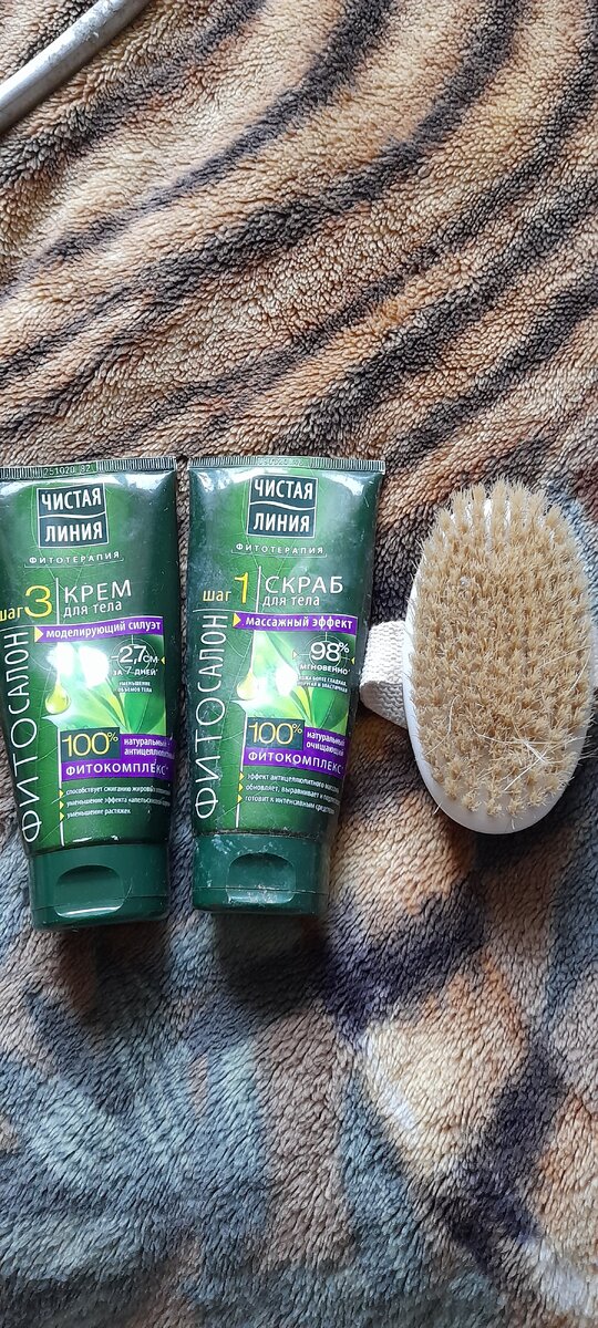 Вчера нашла крем, скраб и щетку. Нужно всё использовать, пока настроение есть.