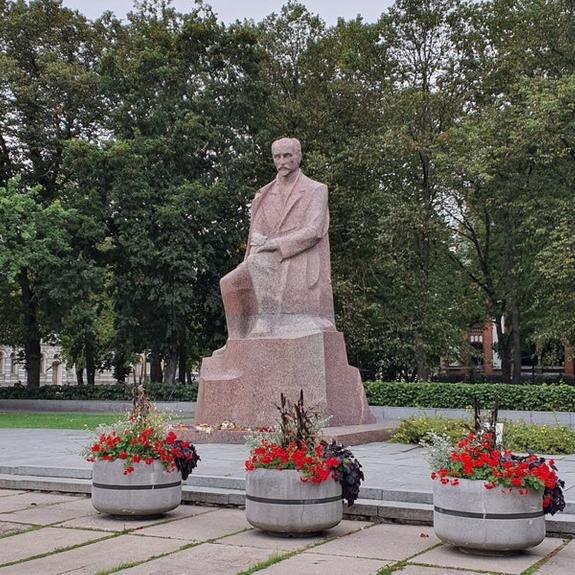    Народного поэта Латвии Яниса Райниса националисты назвали «прокремлевским агентом»