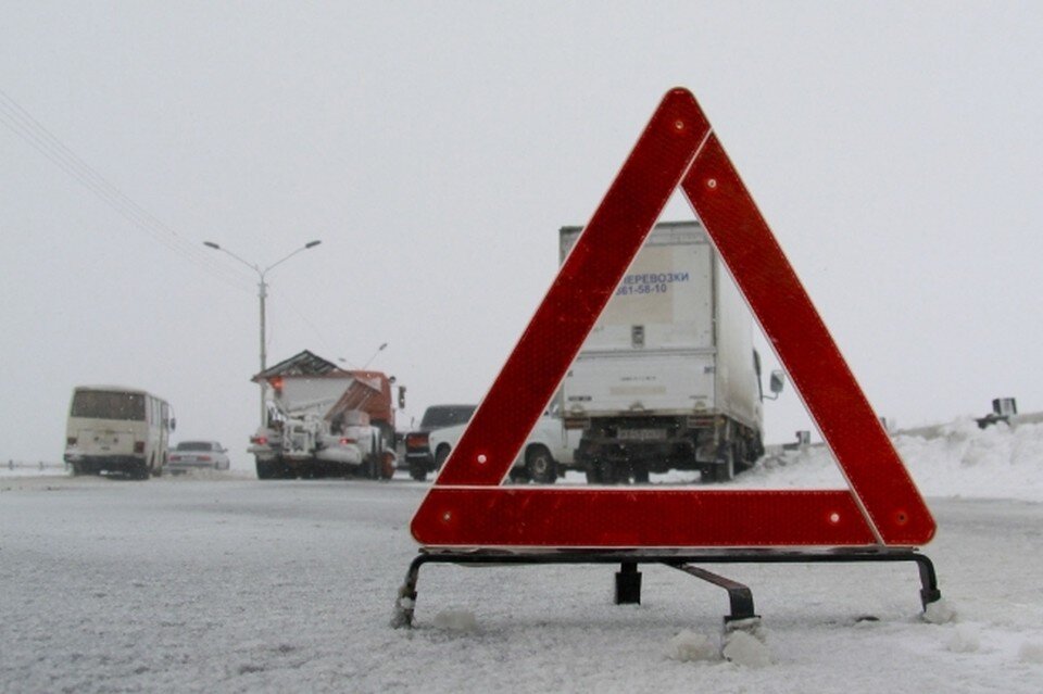     Автомобилистов просят быть внимательнее на дорогах. Олег УКЛАДОВ