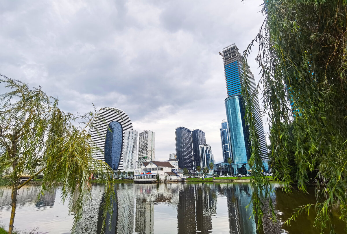 Необычные новостройки Батуми