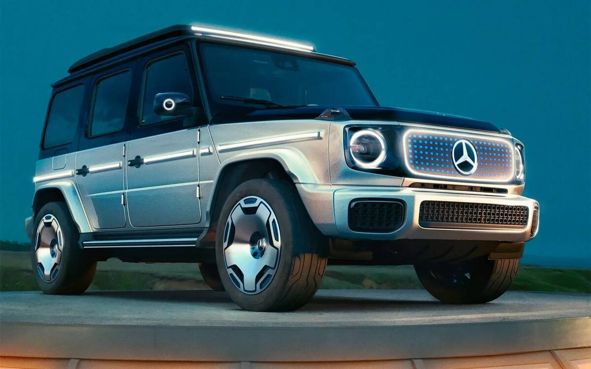 Три с половиной года назад, во время презентации нового поколения Mercedes-Benz G-класса Дитер Цетше, бывший на тот момент главой правления концерна Daimler, пообещал поклоннику «Геликов» Арнольду Шварценеггеру, что у культового внедорожника появится полностью электрическая версия. И теперь компания почти готова исполнить обещание. 
К международному автосалону в Мюнхене немцы построили Concept EQG – не шоу-кар, а близкий к серии прототип, который обретет товарное воплощение в 2024 году. В отличие от легковых EQS и EQE, которые разрабатывались с нуля именно как электромобили, EQG – не полностью самостоятельная модель, а производная актуального «Гелендвагена». Она сохранила конструкцию с рамой, независимой передней подвеской и неразрезным задним мостом. Но вместо ДВС получила сразу четыре электромотора, установленных, как сказано в пресс-релизе, «рядом с колесами», для чего пришлось пересмотреть конструкцию компонентов трансмиссии. BOR cars