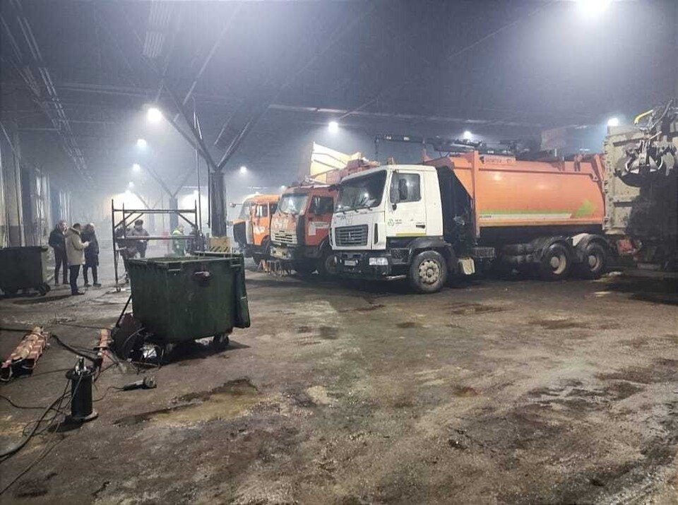     На совещании власти обсудили вопросы о покупке новых машин, методах работы предприятия, а также численности сотрудников регоператора и уровень заработной платы. Фото: Мэрия Томска