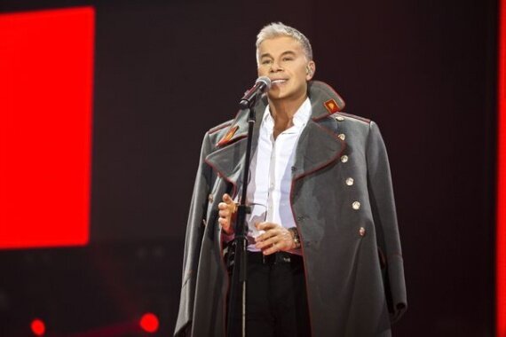 Не доверяю я ура-патриотом, рвущим на себе тельняшки...