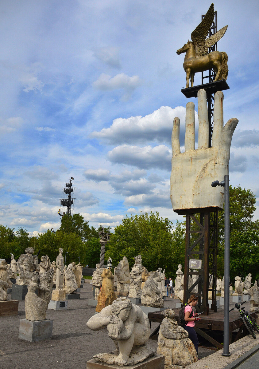  В московском парке искусств "Музеон"