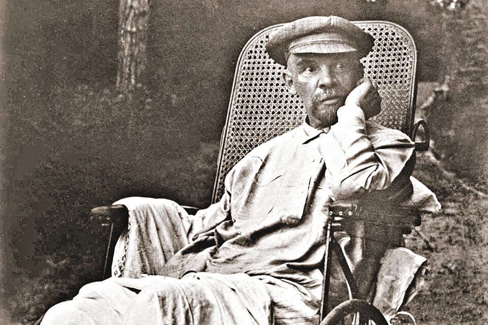 21 января - 99 лет со дня смерти В. И. Ленина, основателя Советского государства.                   В. И. Ленин в последний год жизни. Изображение из открытых источников.
