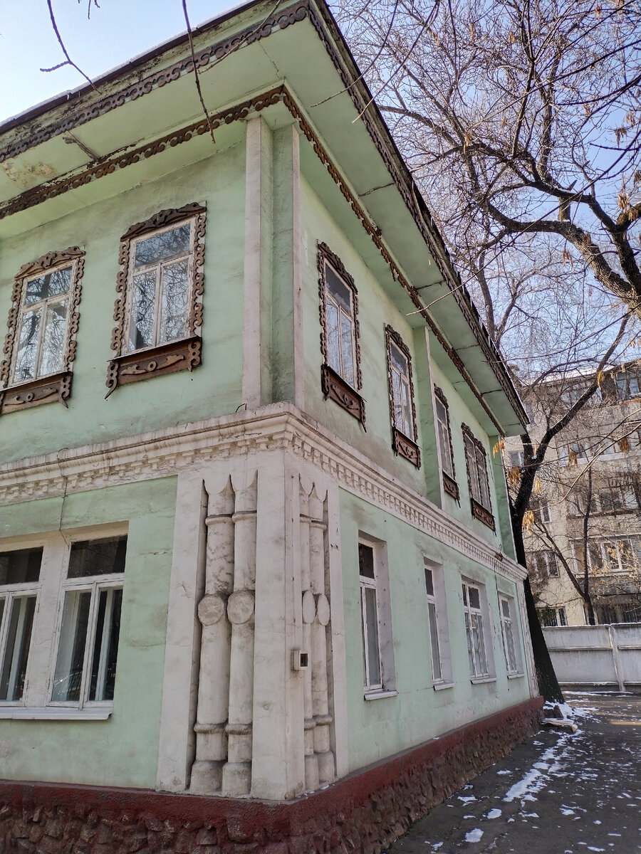 Недавно я делал заметку о доме почётного гражданина города Верного купца Тита Головизина. Дом Радченко не такой нарядный.-2