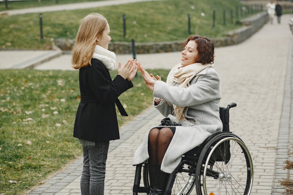 В среднем в мире насчитывается около 15% людей с инвалидностью. В России человек, получивший любую группу инвалидности, может рассчитывать на один из двух видов пенсий: страховую или социальную.