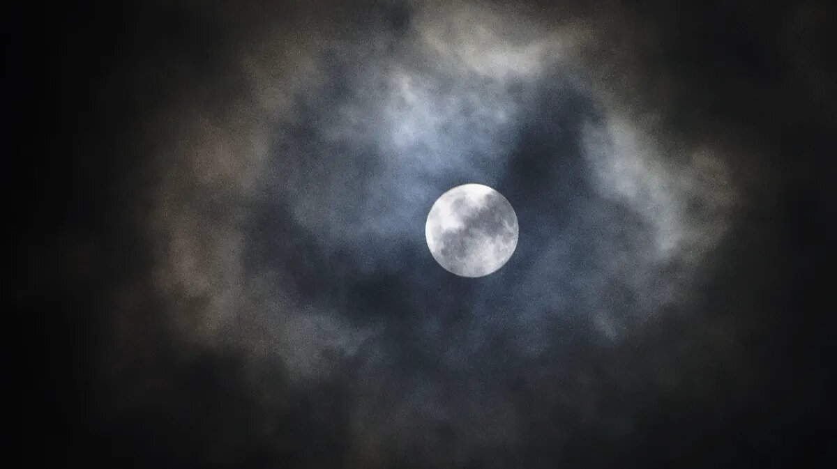 7 марта - Червячное Полнолуние. Фото: www.piqsels.com