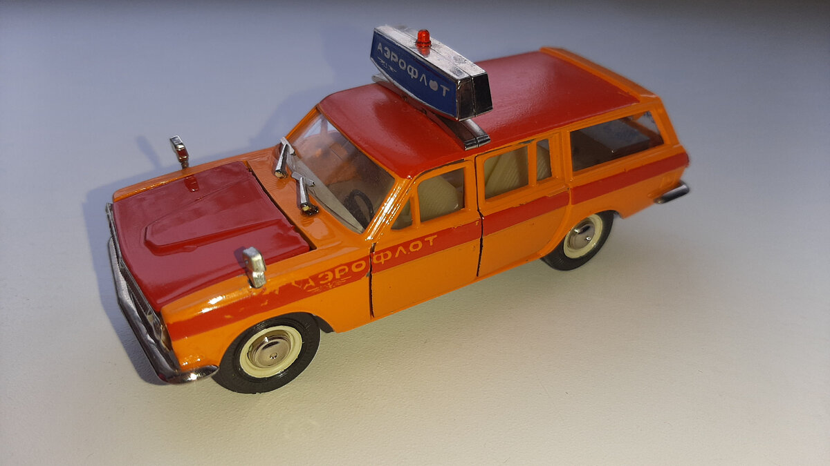 Декальная Волга ГАЗ-2402 Эскорт. Номерная А23 1981 года.