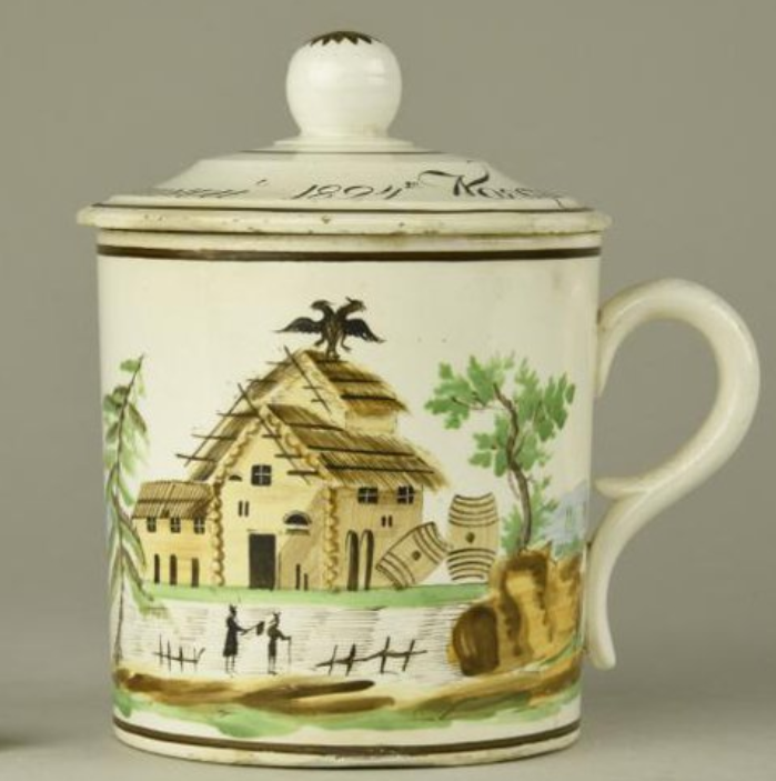 Кружка с крышкой с надписью "Елизавете Лазутиной 1824 года ноября 26". 1824 г. Фабрика Ауэрбаха, Тверская губ., Корчевский уезд, с. Кузнецово. Источник фото: ГИМ