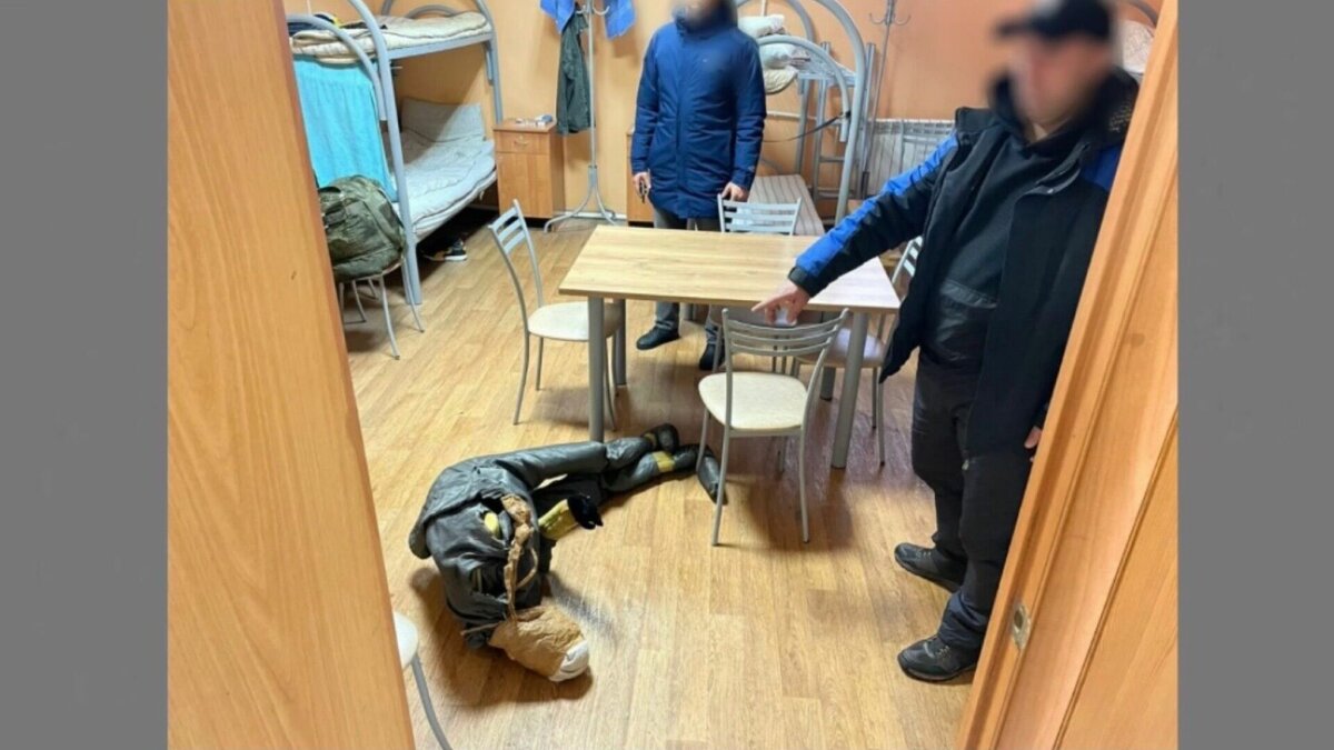     В Благодарненском округе 36-летнего ранее судимого жителя Липецкой области обвиняют в причинении смертельных травм знакомому, сообщает краевой следком.