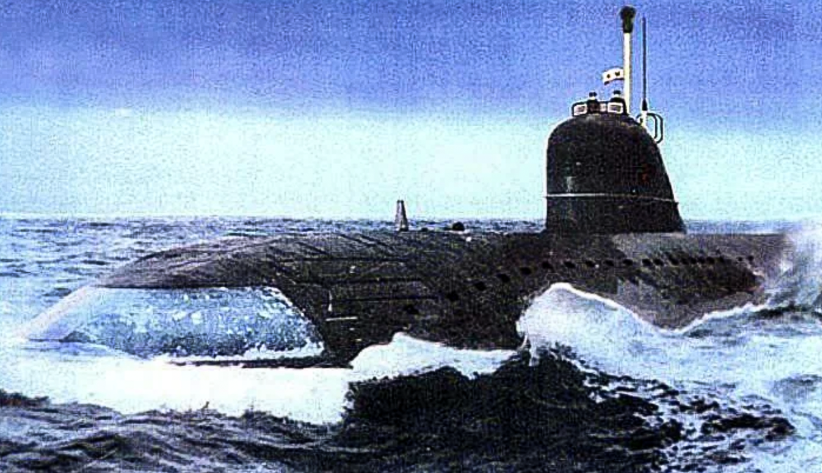 Одной из советских атомных подводных лодок, дислоцирующихся в Тихом океане, командовал капитан Дундуков. Это был самый молодой капитан первого ранга на всём Тихоокеанском флоте.-2