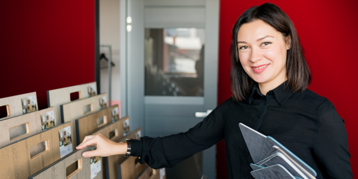 When choosing floor coverings, many are confused by the abbreviations LVT and SPC on the labeling of quartz-vinyl tiles.