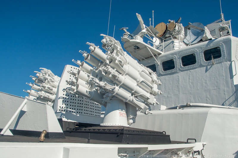  Реактивные бомбомёты глубинных бомб на ПСКР пр. 11351. Источник: https://kamtoday.ru/stories/pskr-oryel-groza-brakonerov/