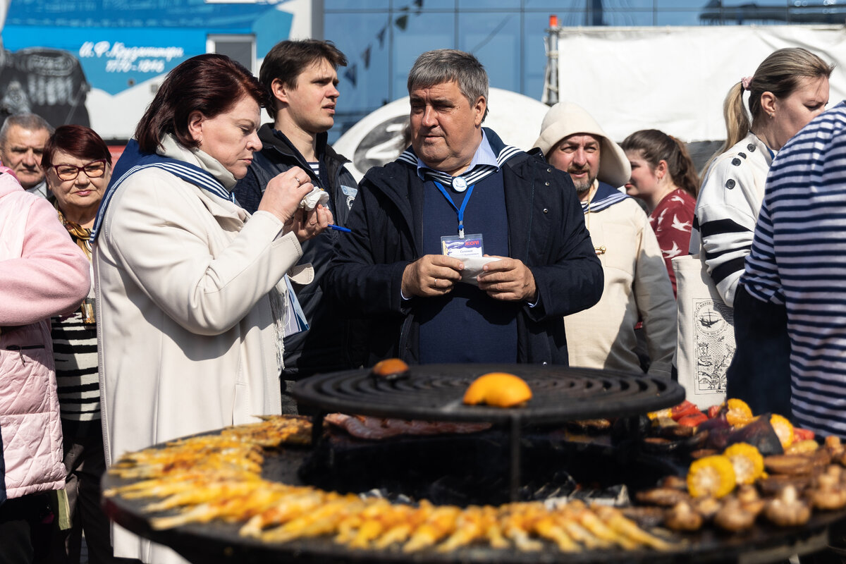 День селедки в калининграде. День селёдки в Калининграде в 2023. Фестиваль селедки в Калининграде. День селедки. День селедки Калининград 2023 фото.