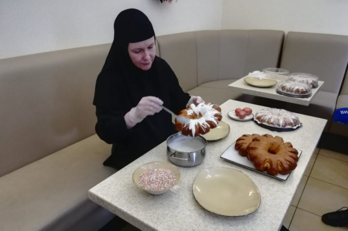    12 лепестков. В уральском монастыре возродили старинный пасхальный рецепт