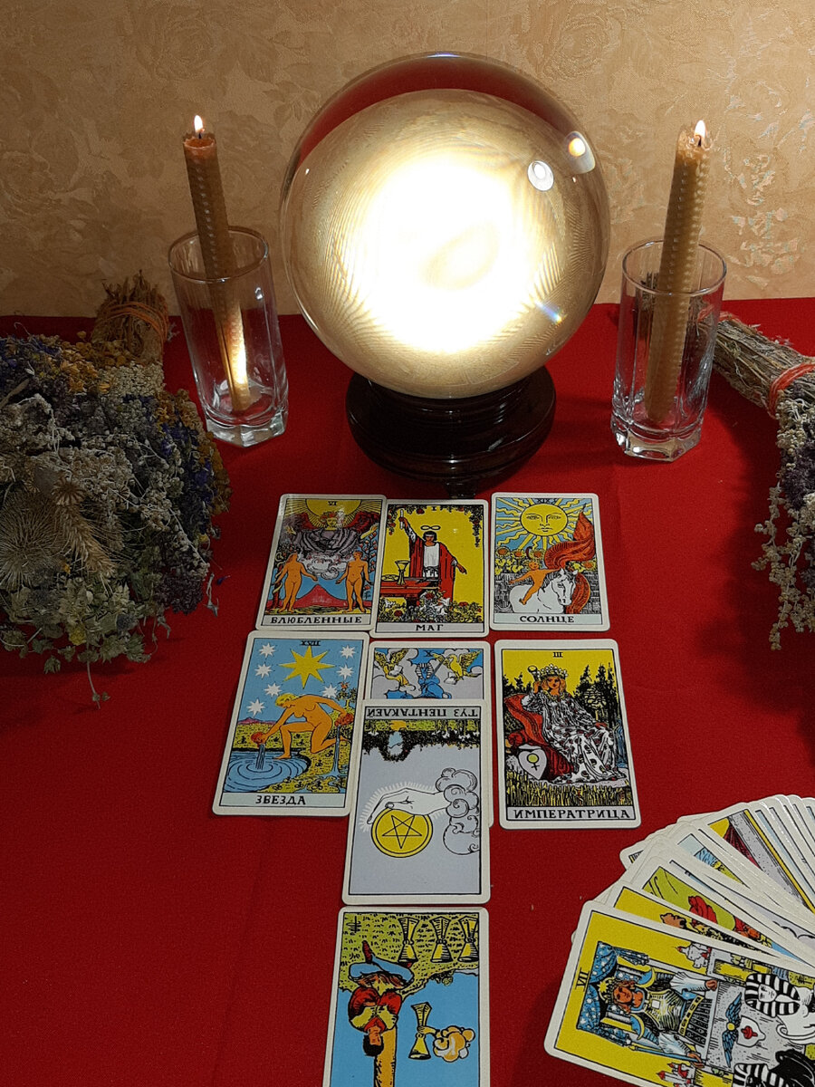 Росла я в этом маленьком городе. Было скучно. Не с кем было общаться. Было мне 5 лет. Спасали только воображаемые друзья и игра с игрушками в школу. Видимо с этого все и началось. Из-за постоянного одиночества я настолько ушла в себя, научилась концентрироваться, что стала видеть всякие нереальные вещи. Стала чувствовать потустороннее так сказать. Не знаю как объяснить. Просто чувствую то, что другие не чувствуют. Других это всегда удивляло и смешило. Никто, конечно, не верил. Да я и сама себе не верю до сих пор, если честно. Но как объяснить вещи, в которых ты уверена, а они еще не произошли? Когда ты чувствуешь, что это случится именно так. Что это? Дар? Внушение? Предчувствие? Внутренний голос? Как не назови, а оно до сих пор со мной….Хотя я мечтала стать стюардессой, парикмахером или врачом-реаниматологом. Но стала учителем по настоянию мамы( Желаю вам найти себя в этой жизни и получать удовольствие от своей профессии….🙏