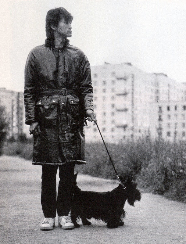 Виктор Цой и его собака Билл.Источник фото: wikipet.ru