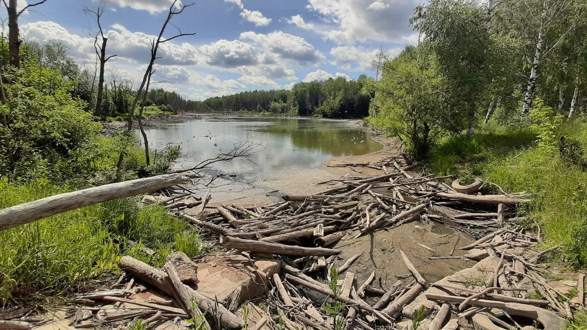 Спад воды в реке